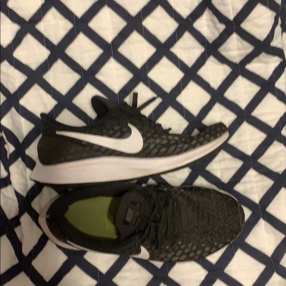 Nike Zoom Pegasus 35 women’s Athletic shoe